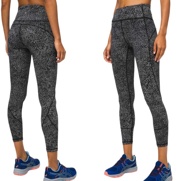Lululemon In Movement Tight 25" *Everlux - Picture 1 of 9